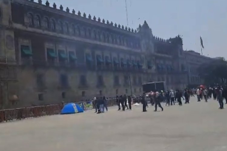 Protesta de normalistas en Palacio nacional deja 26 policías heridos en CDMX