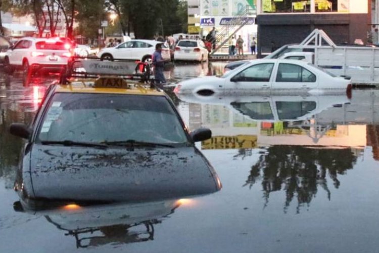 Reportan inundaciones en Puebla capital tras fuertes lluvias del fin de semana