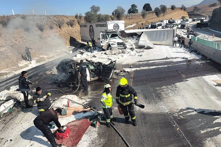 Fuerte carambola en la México-Puebla deja un muerto y varios heridos