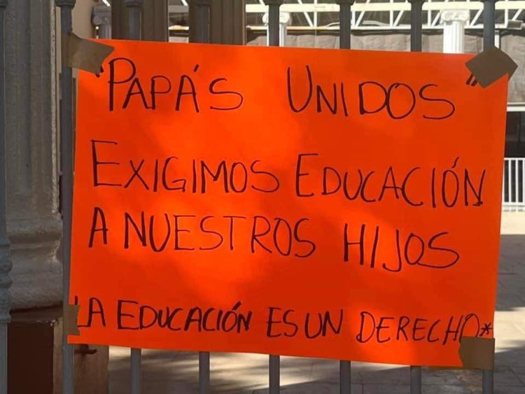 Padres de familia piden que se regularicen clases para sus hijos