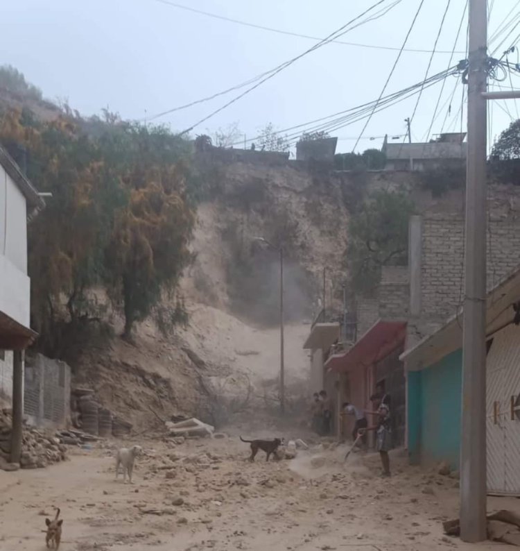 Deslave por lluvias en cerro de Ecatepec deja enterrada una casa