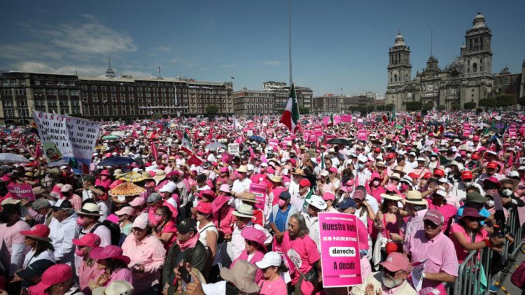 Marea Rosa abarrota Zócalo capitalino; organizaciones invitan a ejercer el voto