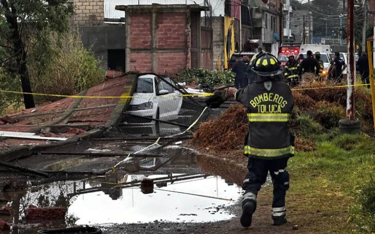 Se desploma vivienda por intensas lluvias y mueren dos personas en Toluca