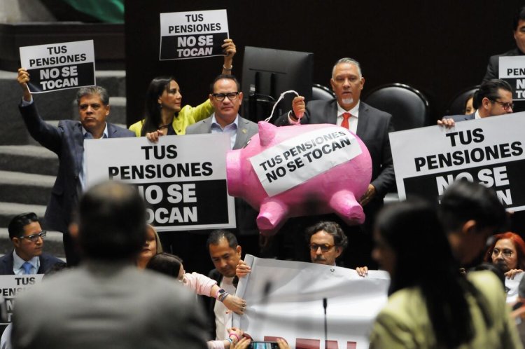 Oposición presenta recurso de impugnación contra Reforma a Ley de Pensiones en México