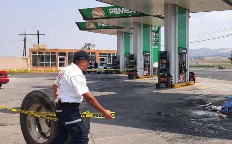 Muere trabajador de gasolinería por explosión de neumático en el Edomex