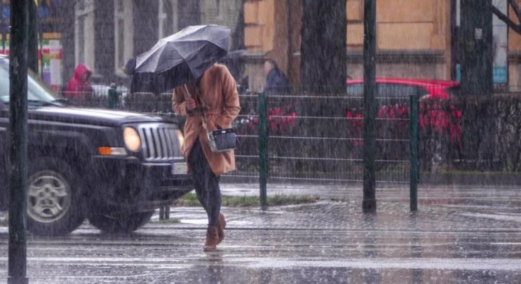 El clima hoy: prevén calor, lluvias y tornados