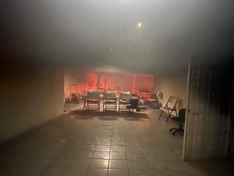 Presuntos encapuchados incendian papelería electoral en Chicomuselo, Chiapas