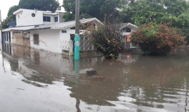 Lluvias no cesan en Quintana Roo; hay evacuados, casas dañadas y calles cerradas