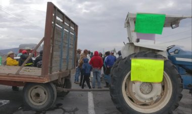 En redes sociales circularon videos donde se observa a los policías arremeter contra campesinos en Veracruz