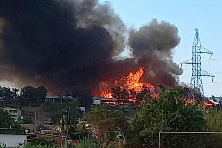 Innumerables daños deja incendio en aserradero de San Miguel Etla, Oaxaca