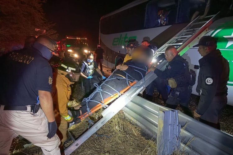 Choque de autobús y tráiler en la Tepic-Guadalajara dejó tres muertos