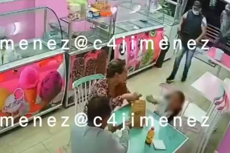 Ladrones encañonan a niña por la espalda durante asalto en el Edomex