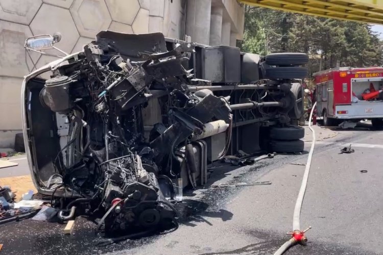 Aparatoso accidente en la carretera México-Toluca deja como saldo dos heridos