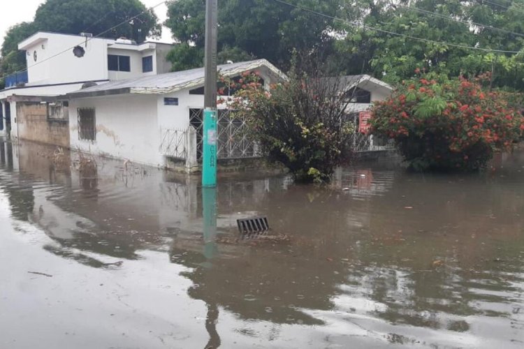 Lluvias no cesan en Quintana Roo; hay evacuados, casas dañadas y calles cerradas