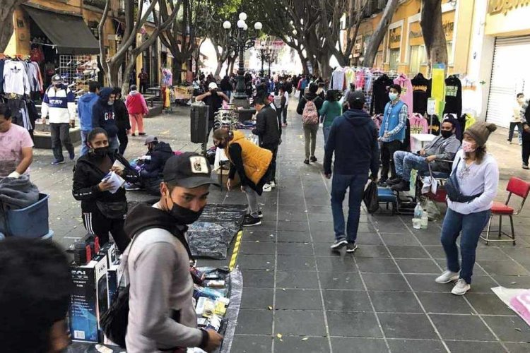 Continuarán operativos contra ambulantes en la capital de Puebla