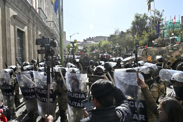 Reportan presunto golpe de Estado en Bolivia; militares irrumpieron en sede presidencial