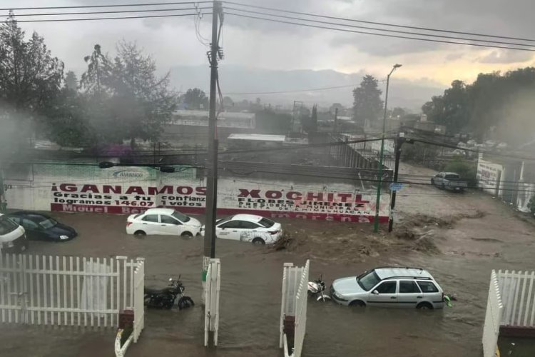 Denuncian falta de apoyo de autoridades ante inundaciones al oriente del Edomex