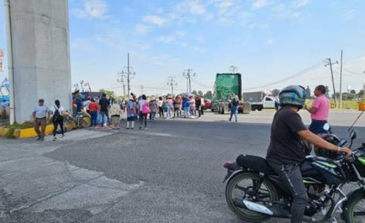 Manifestantes realizan bloqueo en la México-Toluca por supuesto fraude en elecciones