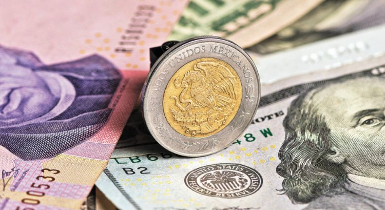 Peso mexicano continúa su depreciación y cae 0,78 por ciento con respecto al dólar