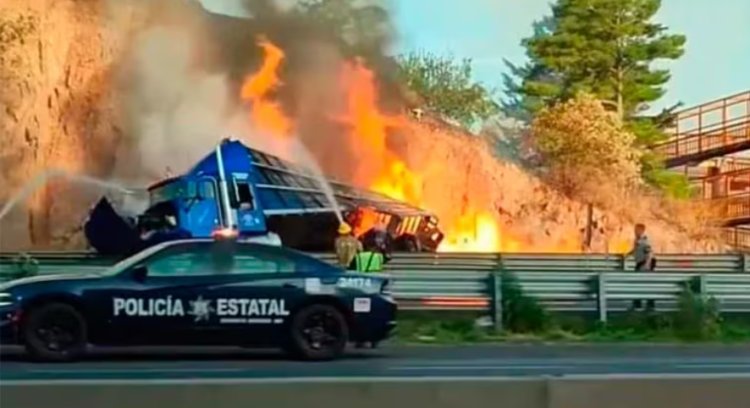 Accidente entre un tráiler y una pipa en la autopista Arco Norte dejó un muerto