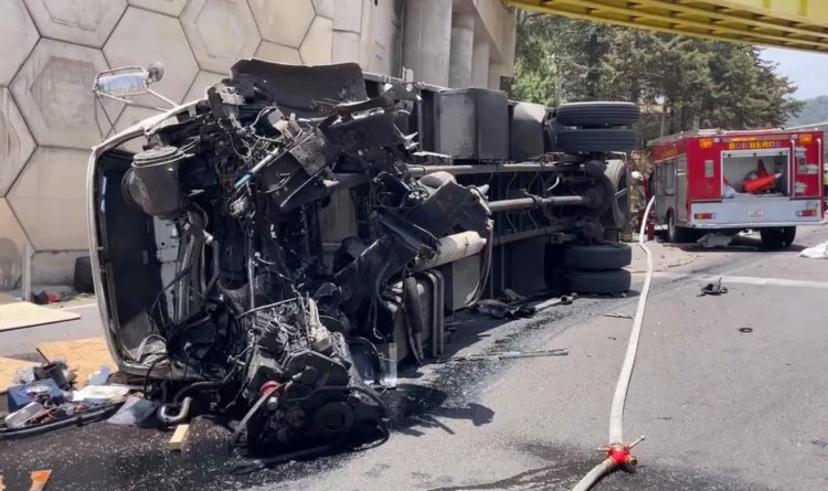 Aparatoso accidente en la carretera México-Toluca deja como saldo dos heridos