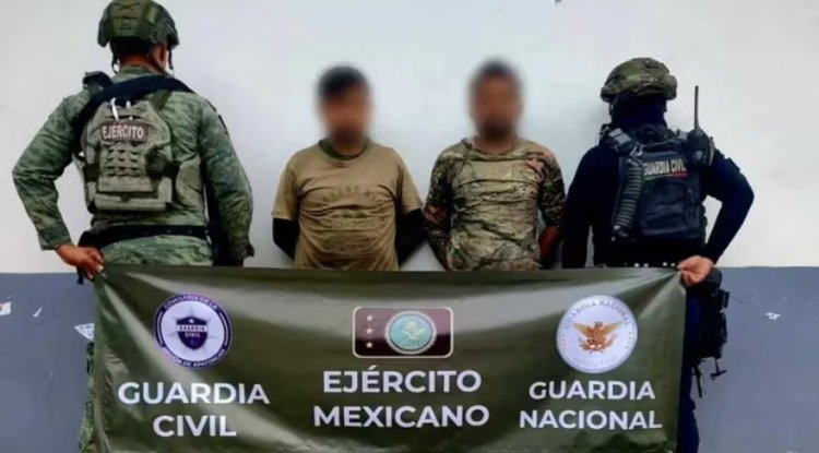 Atrapan a dos colombianos en posesión de un fusil Barret entre otras armas en Michoacán