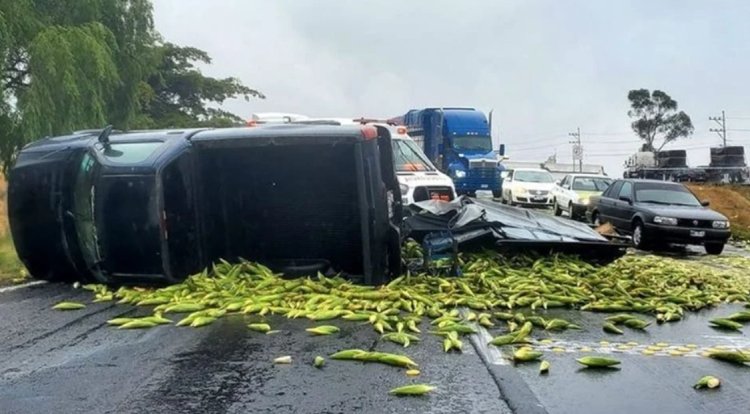 Accidente en la carretera Toluca-Atlacomilco genera caos vial y rapiña