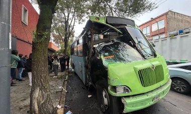 Camión de pasajeros choca contra árbol y deja más de 10 lesionados en la Álvaro Obregón