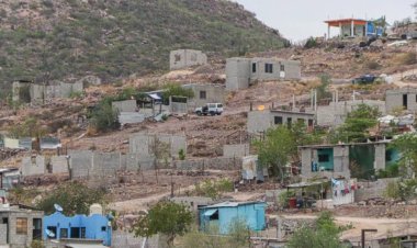 Buscan reubicar a cientos de familias que viven en zonas de alto riesgo en Los Cabos