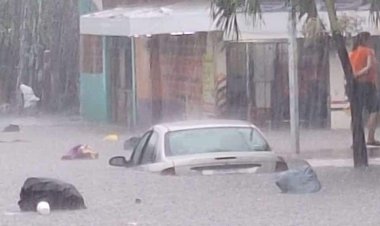 Una persona fallecida y 16 colonias afectadas en Veracruz por onda tropical número 8