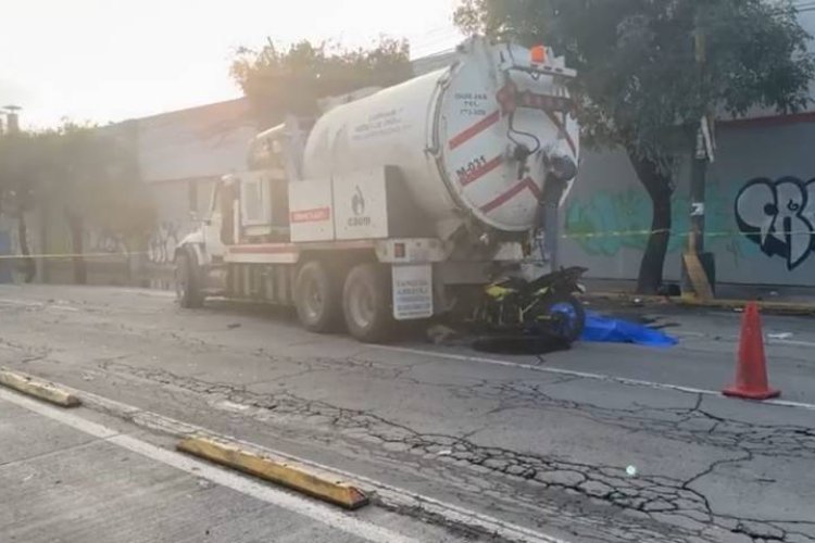 Motociclistas mueren tras impactarse contra camión en Ecatepec