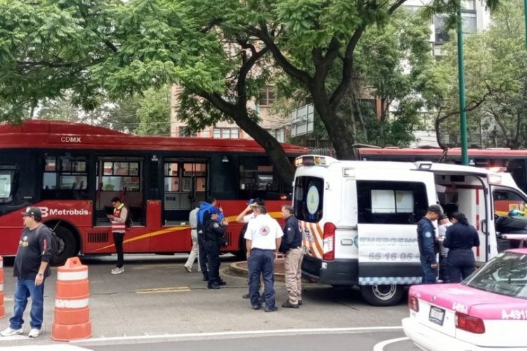 Accidente del Metrobús Línea 1 deja 12 heridos, dos de gravedad