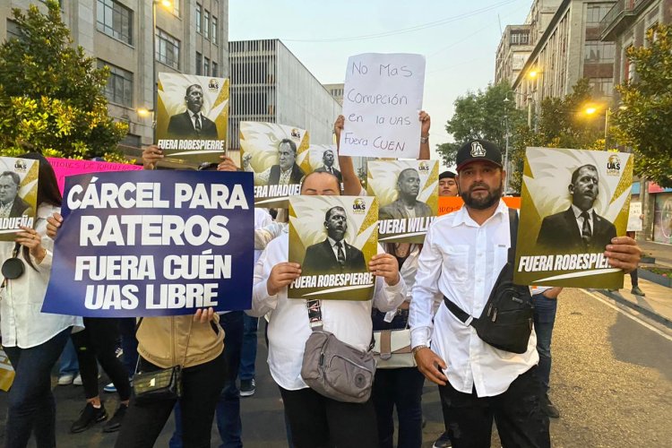 Desde dos frentes se manifiestan alumnos y trabajadores de la UAS en CDMX