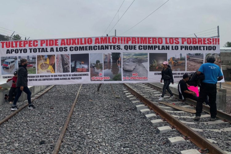 Pobladores de Tultepec bloquean obra de ampliación del Tren Suburbano