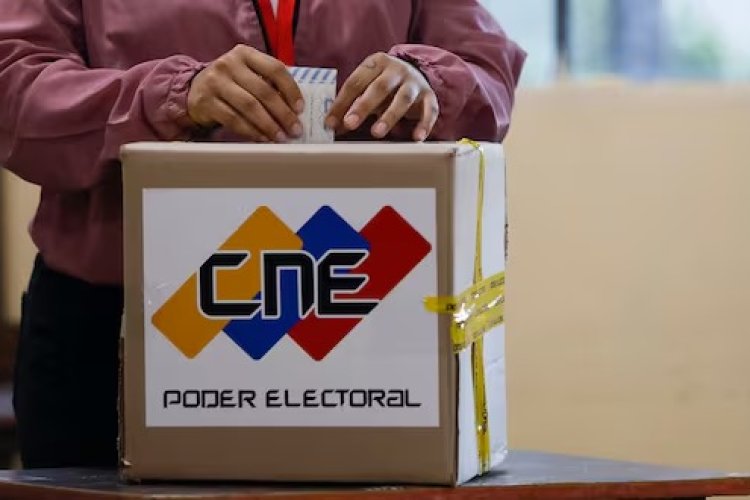 Comienzan a cerrar centros electorales en Venezuela