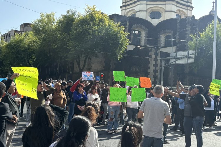 Comerciantes de Plaza Izazaga 89 bloquean vialidades en el Centro de la CDMX