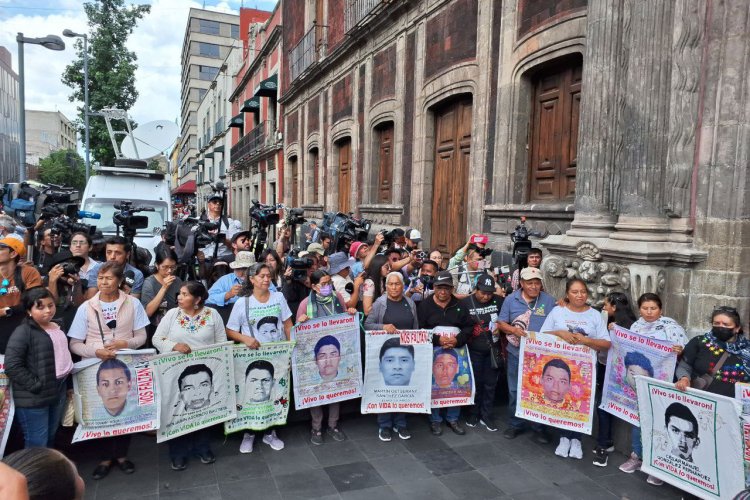 Condiciona Sheinbaum reunión con familiares de los 43 normalistas desaparecidos de Ayotzinapa