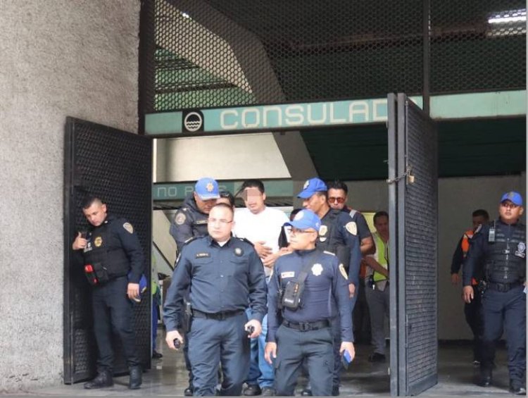 Interrumpen servicio del Metro por hombre que bajó a las vías en estación Consulado