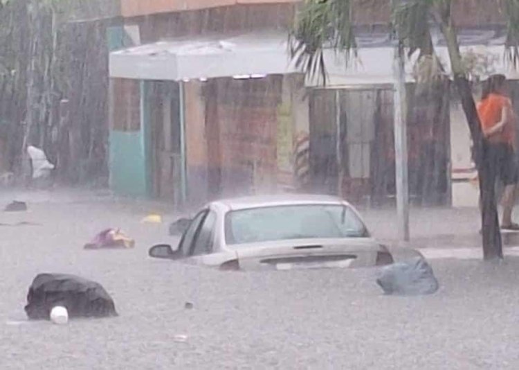 Una persona fallecida y 16 colonias afectadas en Veracruz por onda tropical número 8