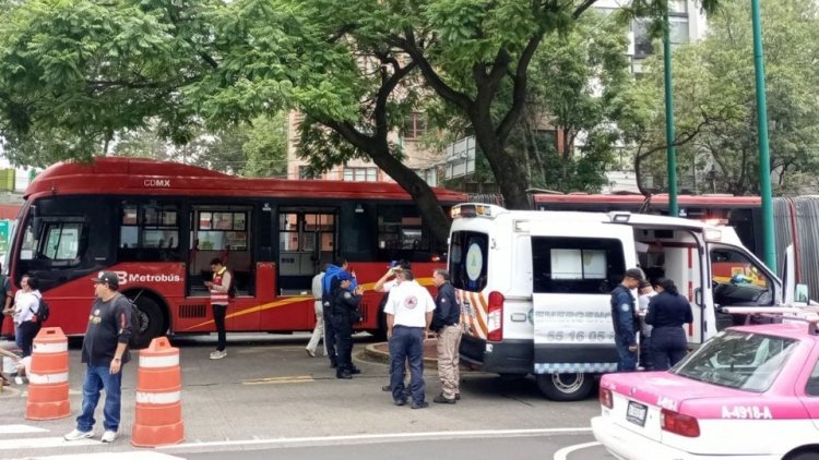 Accidente del Metrobús Línea 1 deja 12 heridos, dos de gravedad