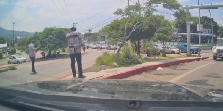 Sujetos armados intentan robar camioneta de persona discapacitada en Tuxtla