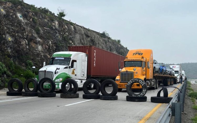 Se cumplen casi 48 horas de bloqueo en la autopista Arco Norte