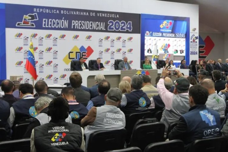 Reportan que votaciones en Venezuela se llevaron con tranquilidad; continúa espera por datos oficiales