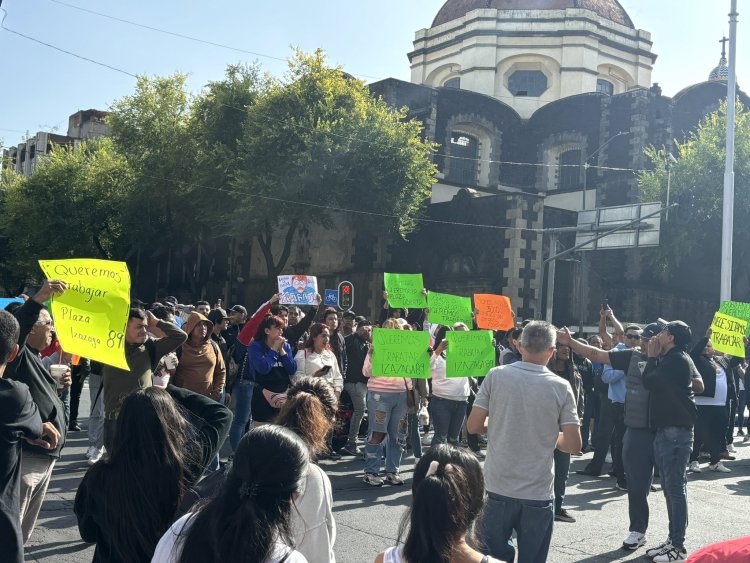 Comerciantes de Plaza Izazaga 89 bloquean vialidades en el Centro de la CDMX