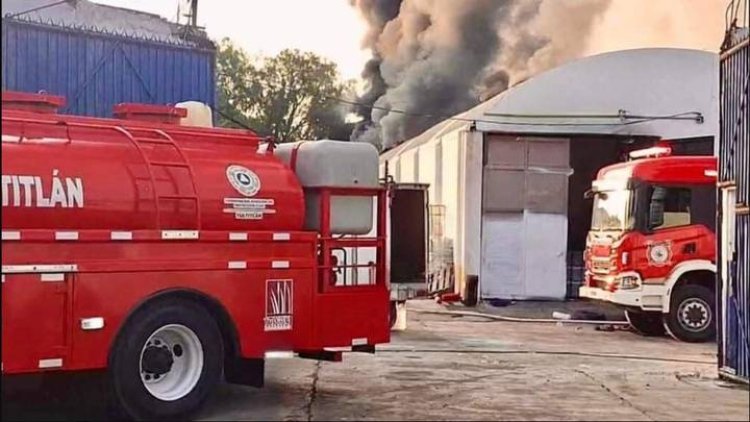 Incendio consume fábrica de frituras en Tultitlán, Edomex