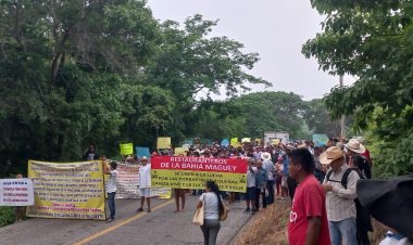 Realizan marcha en las Costa oaxaqueña; buscan defensa de sus tierras