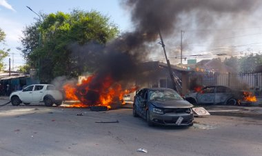 Queman autos en Tehuacán por presunto fraude en un financiamiento automotriz