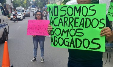 Trabajadores del PJ realizan volanteo en calles de Chilpancingo, Guerrero