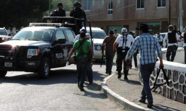 En la costa de Michoacán, habitantes huyen por violencia