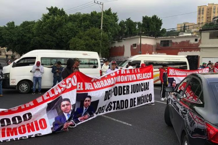 Bloquean carretera México-Pachuca; acusan a juez de participar en despojo de predio